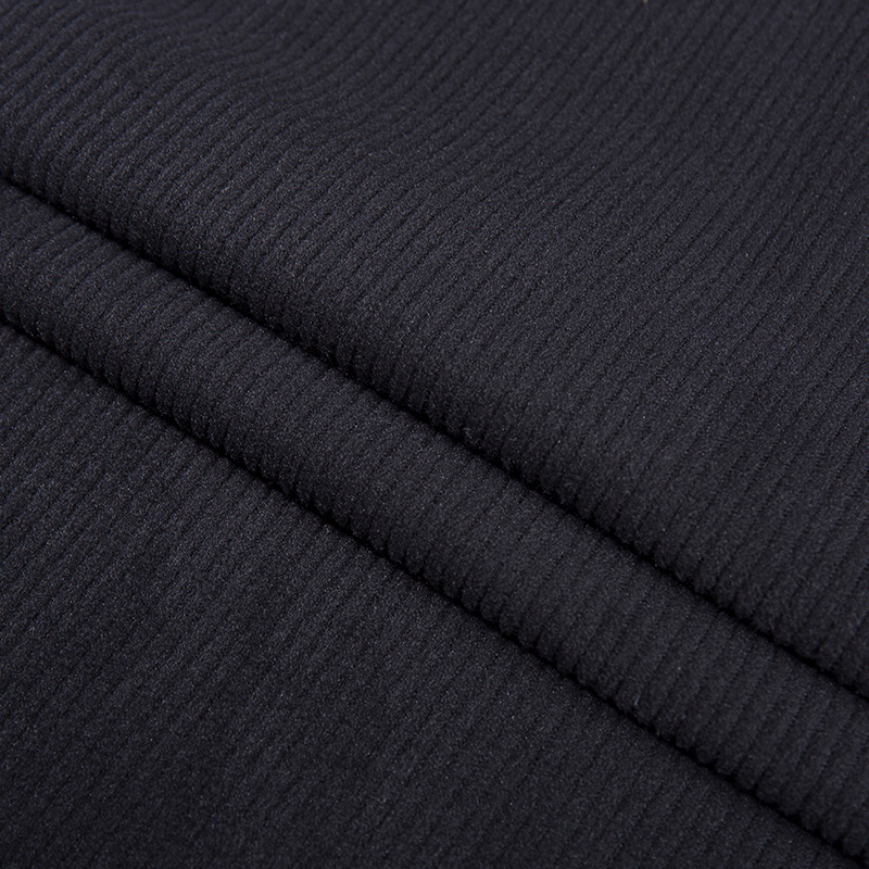 Cana de la pana para las camisas vuelve a la prominencia de la moda