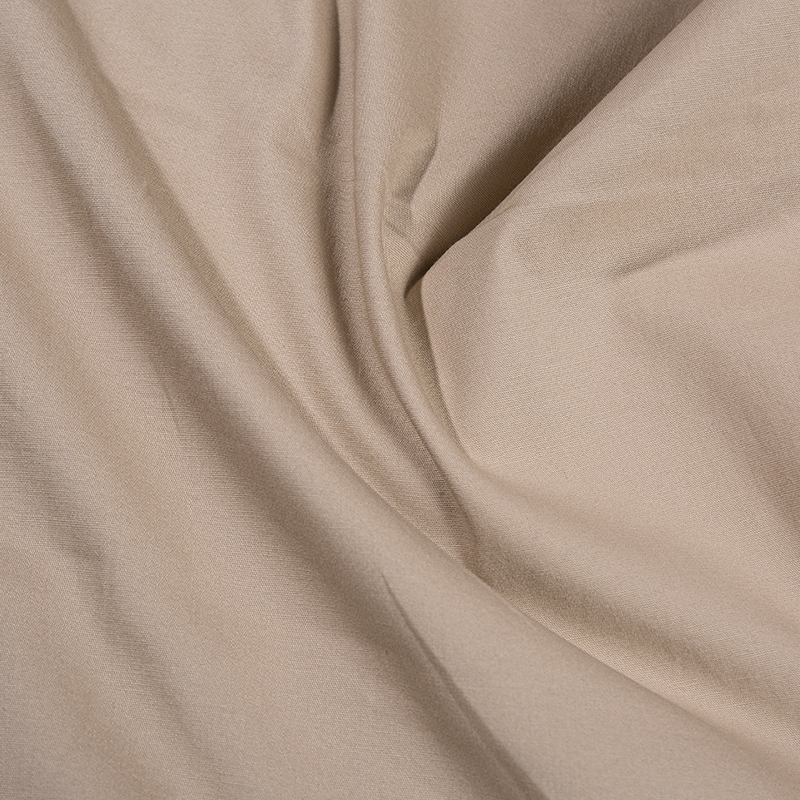 Lady Fabric define la elegancia de la moda femenina